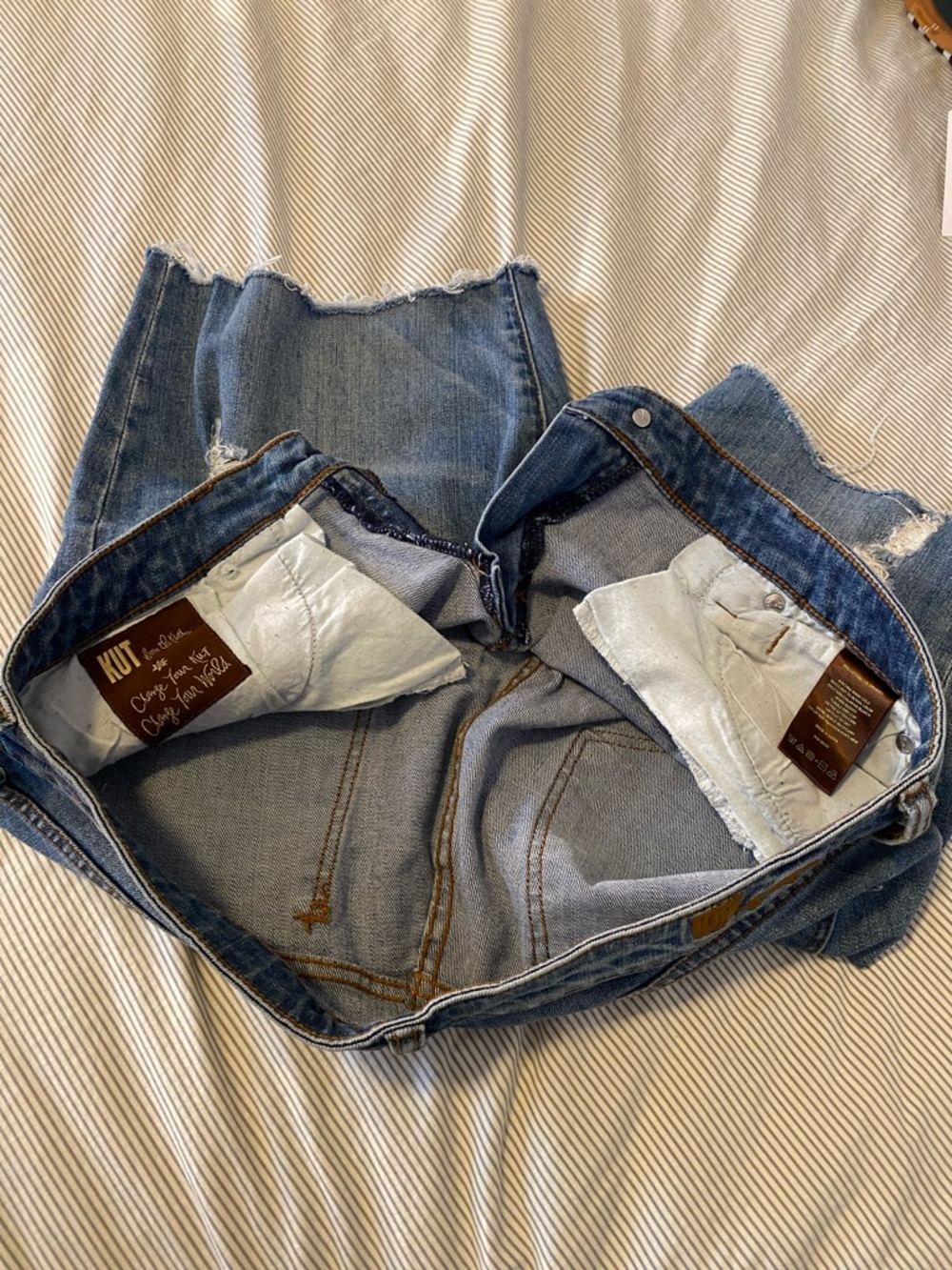 Kut from the Kloth Light Blue Distressed Boyfriend Jean Short 12 with stretch - Picture 3 of 7